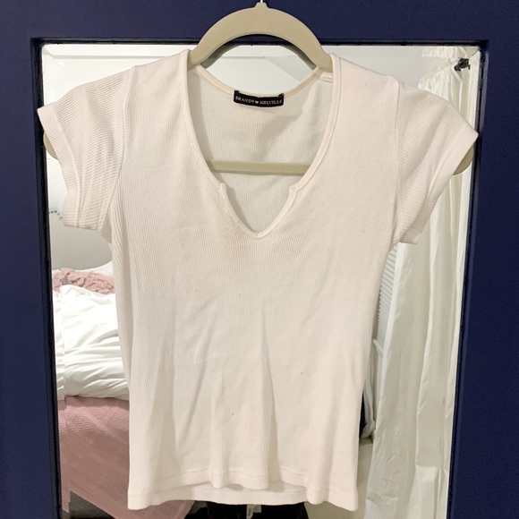 Brandy Melville tshirt